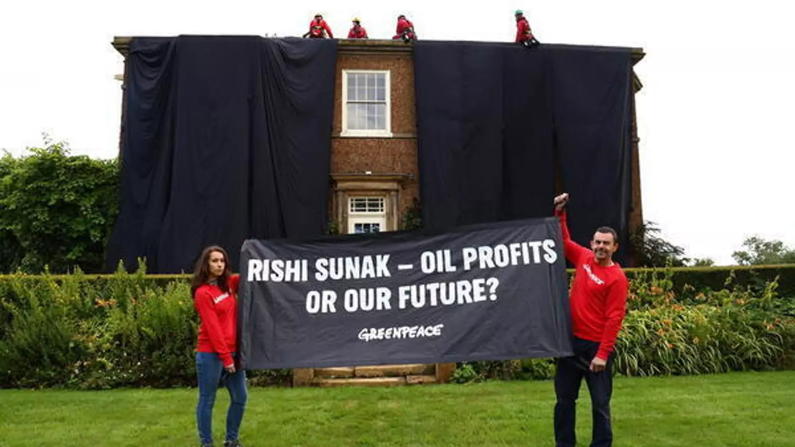 The Environmental Confrontation: Greenpeace Protests Against Rishi Sunak’s Oil Expansion