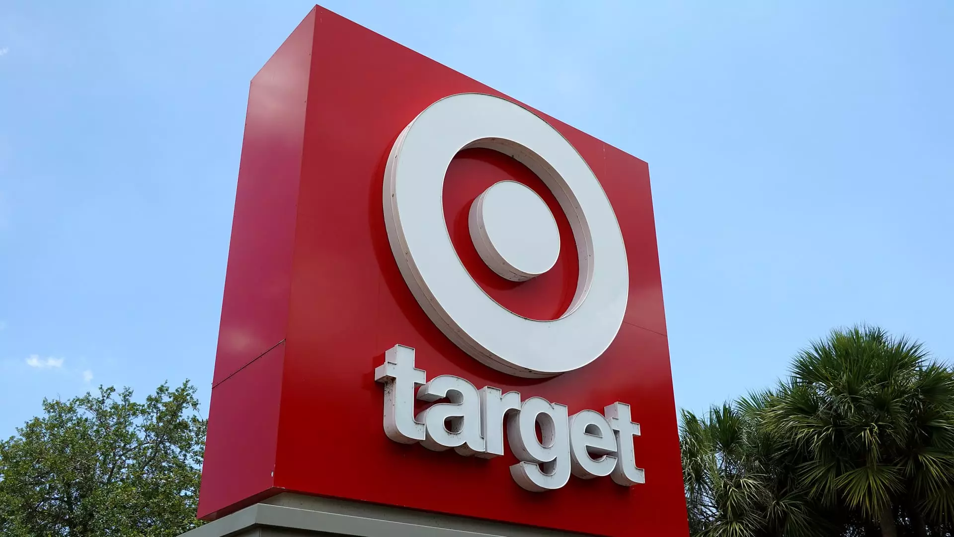 Target Misses Sales Expectations and Cuts Forecast Amid Challenging Retail Environment