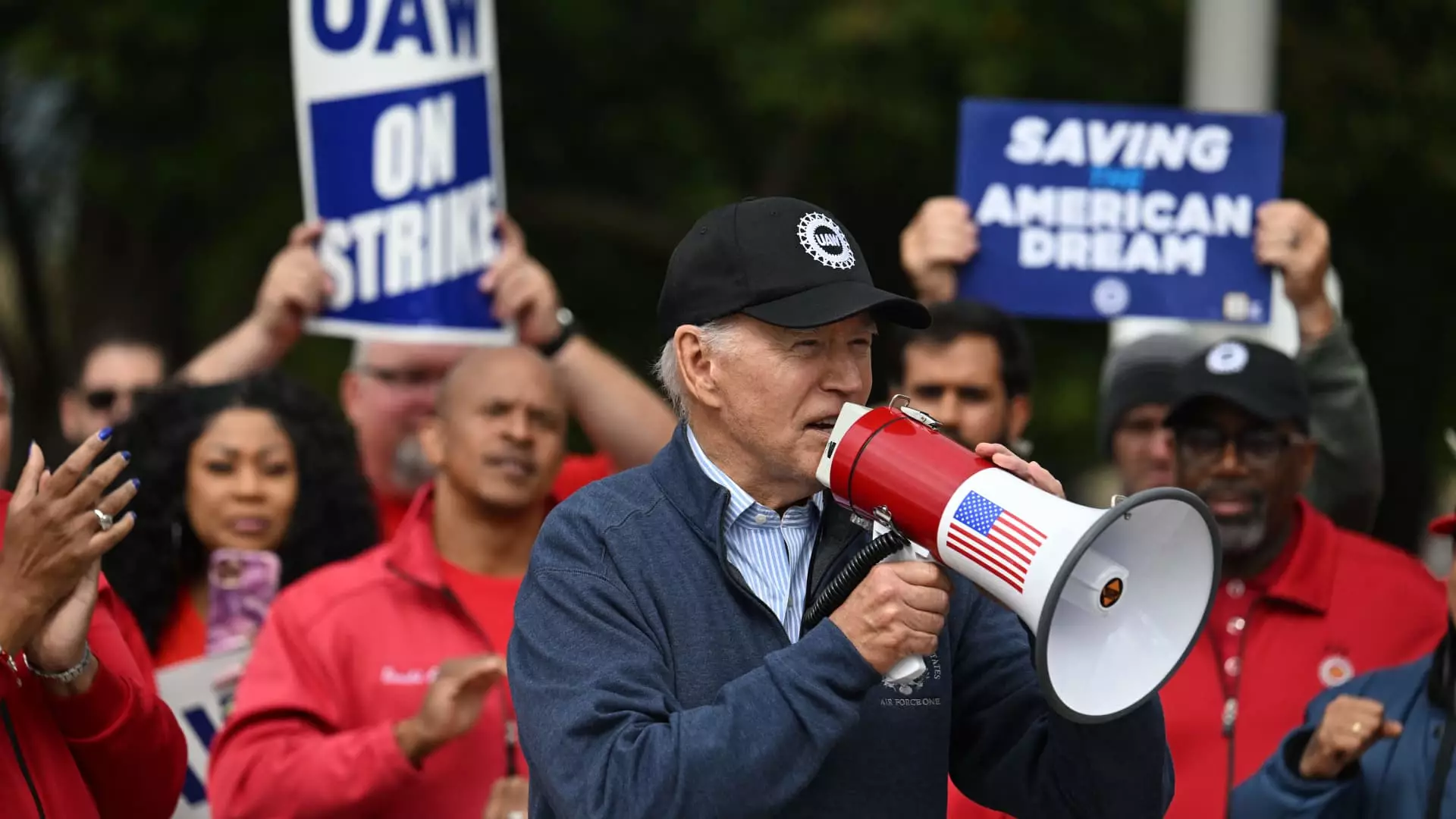 Presidential Candidates Make Their Pitch to Michigan Autoworkers on Strike