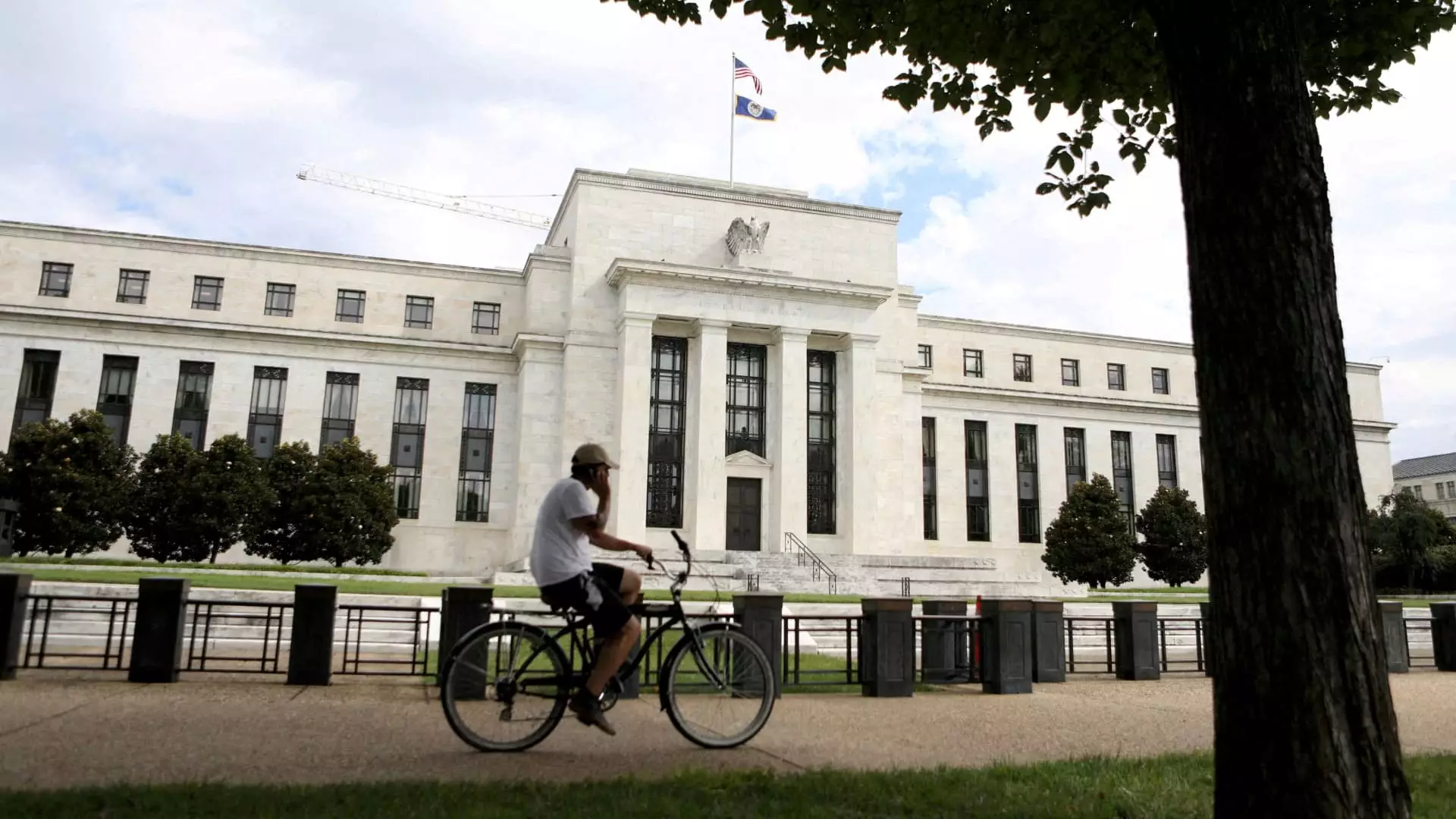 The Federal Reserve’s Interest Rate Dilemma: Analyzing the Need for Rate Cuts