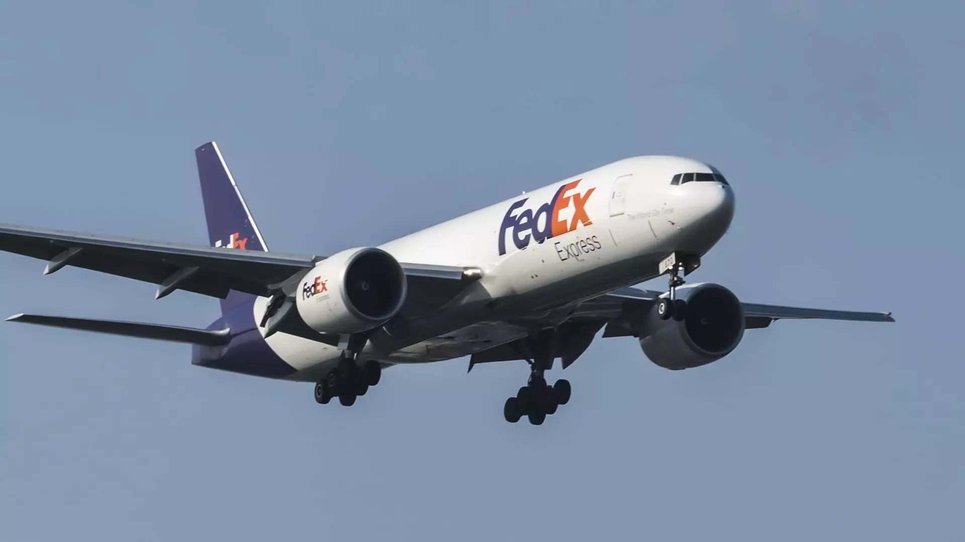 The Decline of FedEx: Weaker Demand Hits Sales and Lowers Revenue Forecast