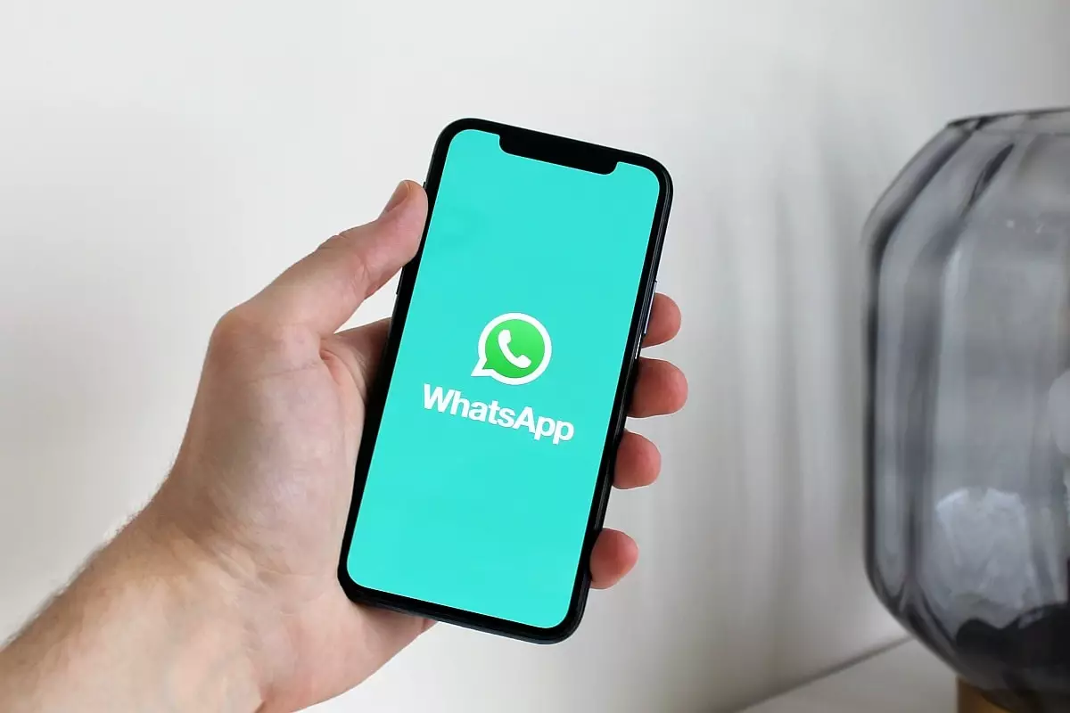 WhatsApp Introduces Customizable Theme Accent Feature for iOS Users