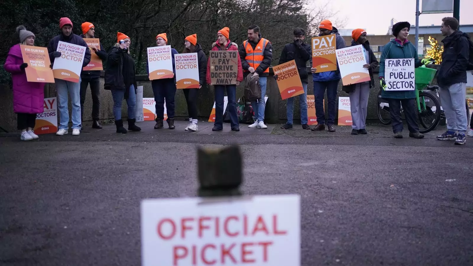 Junior Doctors Begin Five-Day Strike in England