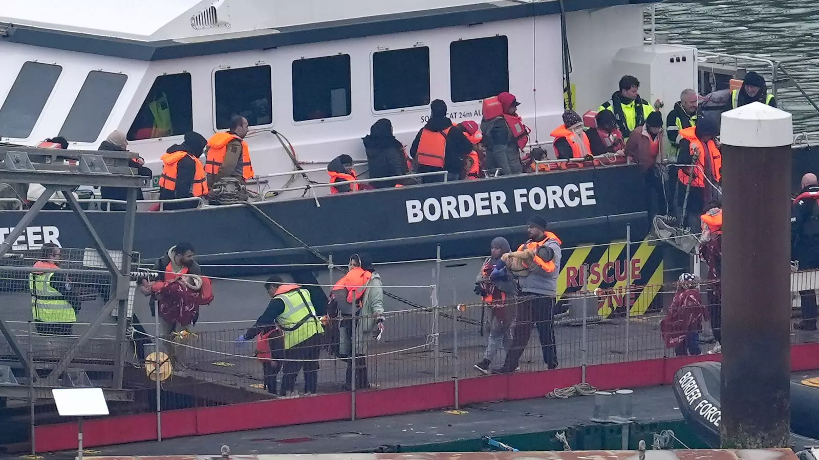 Labour Proposes New Border Security Command to Tackle People-Smuggling Gangs