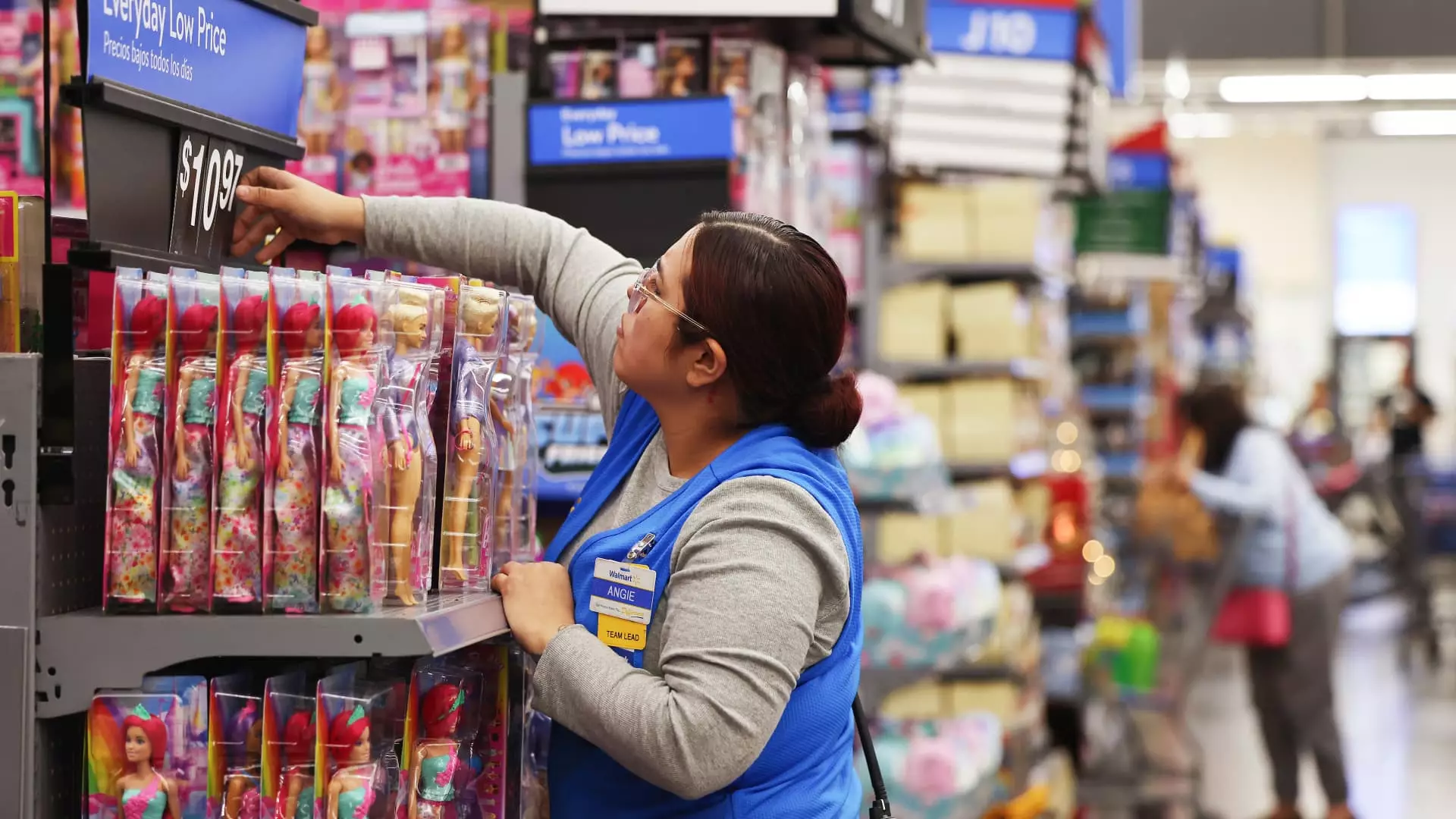 Walmart Announces New Training Programs and Bonuses for Employees