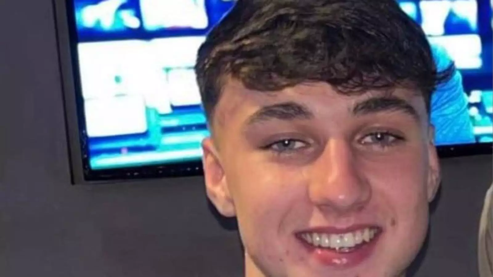 Crisis in Tenerife: British Teenager Still Missing