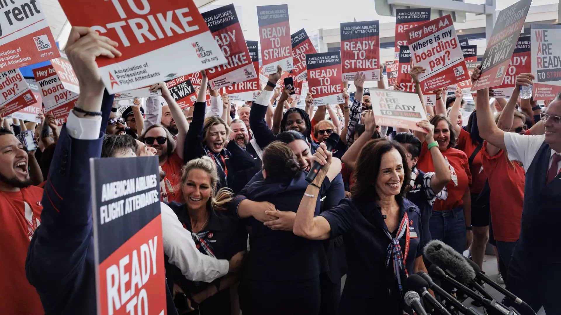 American Airlines Flight Attendants Secure Major Labor Victory