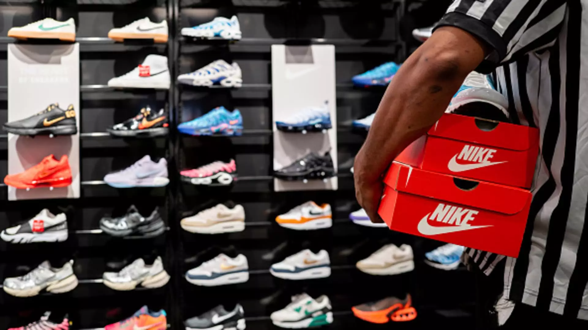 Challenges Ahead for Nike as New Leadership Takes Charge