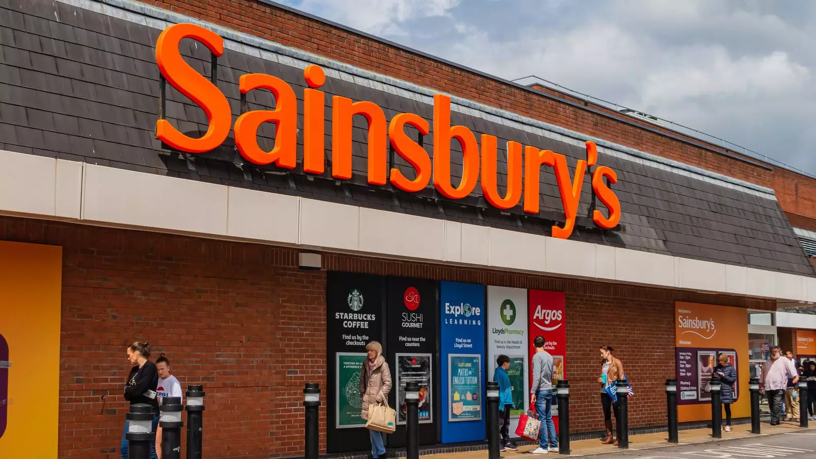 Job Cuts and Cafés Closure: Sainsbury’s Response to Financial Pressures