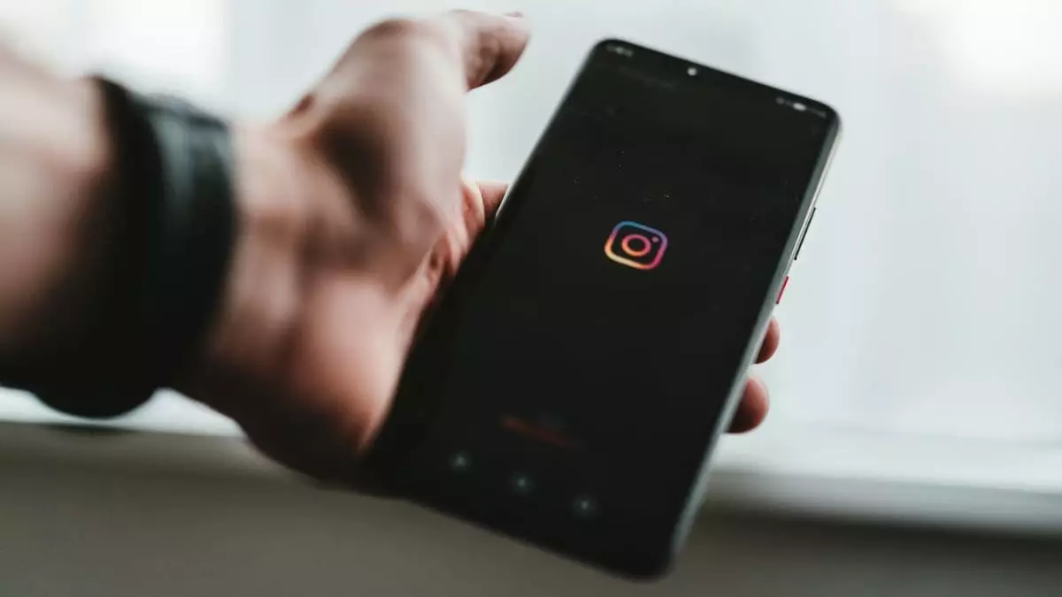 Understanding Instagram’s Upcoming Community Notes Feature: A Critical Perspective