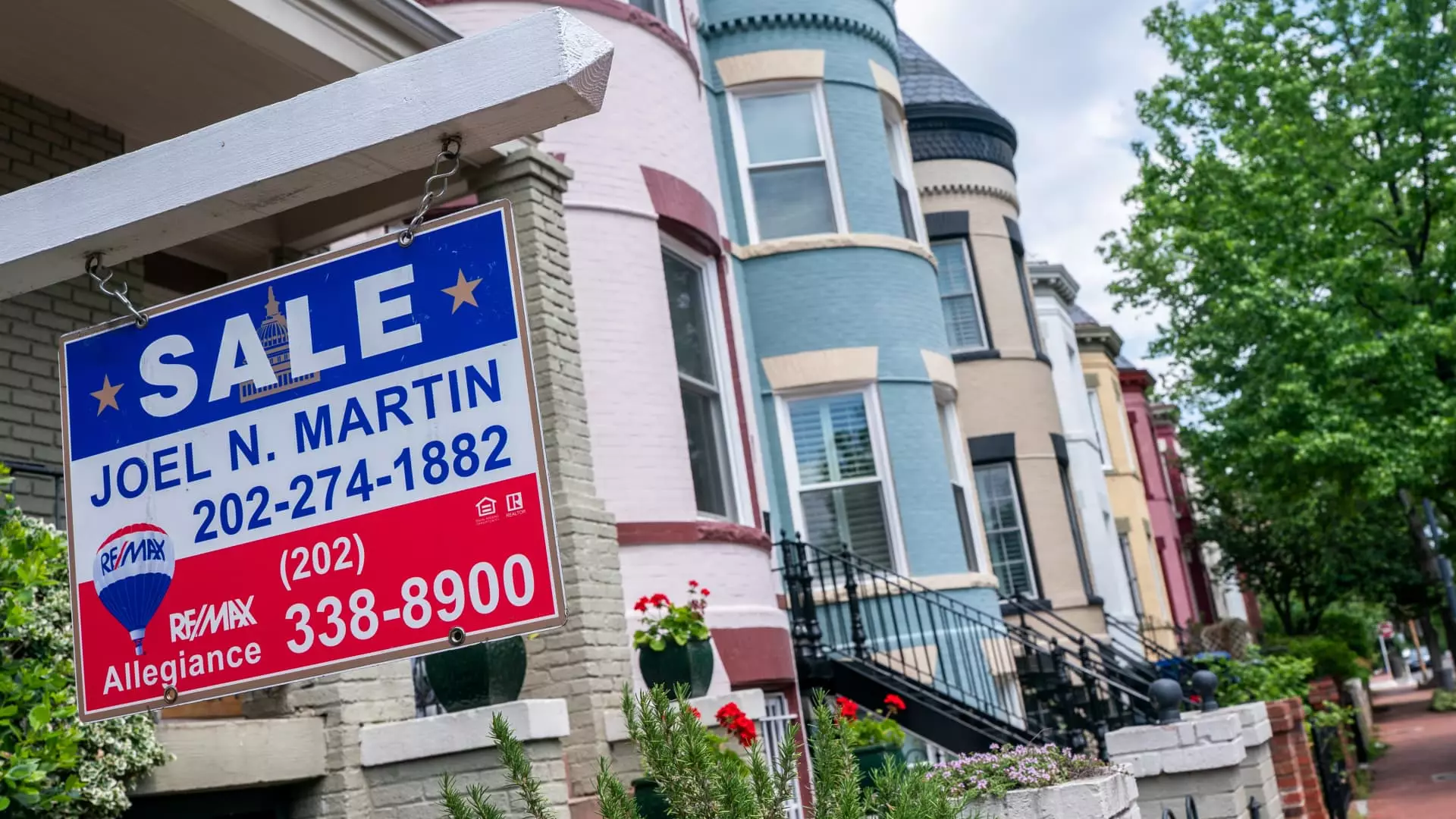 The Tumultuous Housing Market: A Bleak Outlook for Buyers