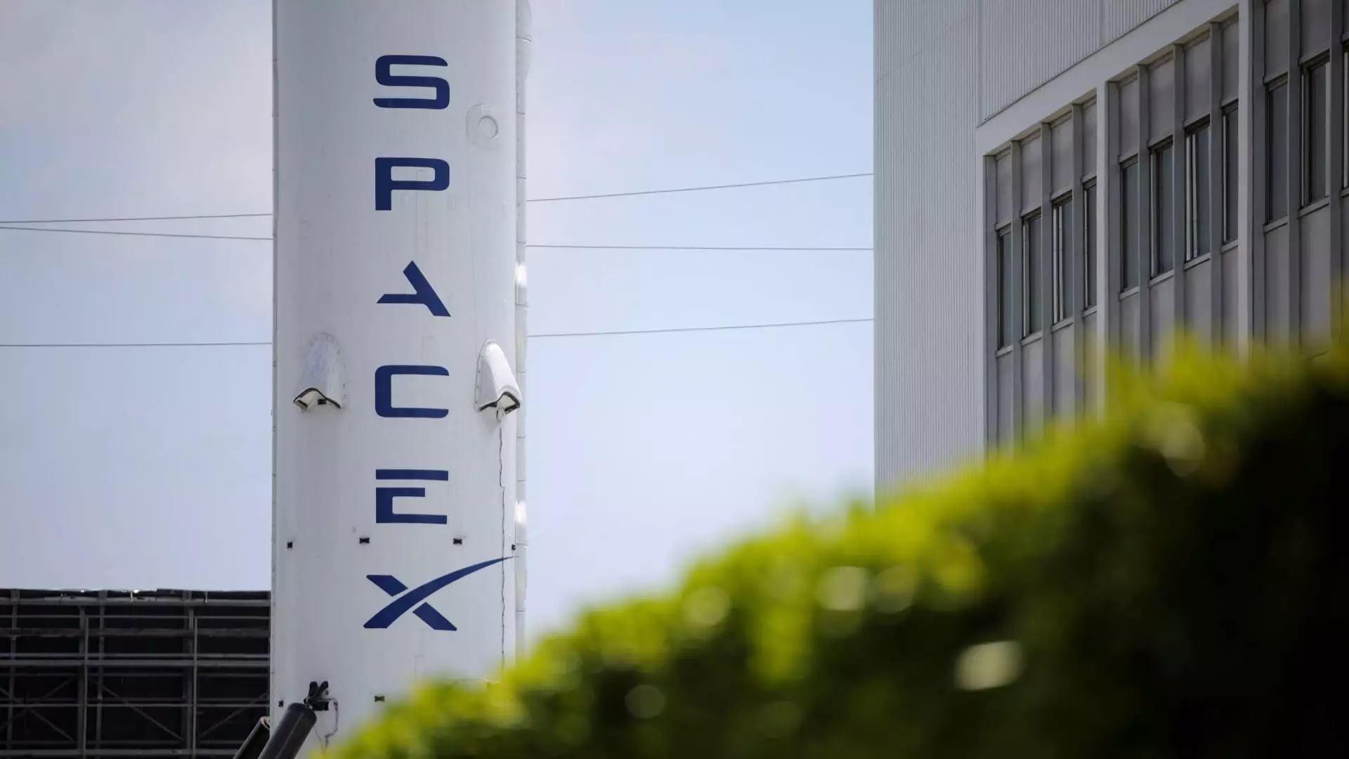 Fragile Alliances: The High Stakes of Political Vendettas in Space Contracts
