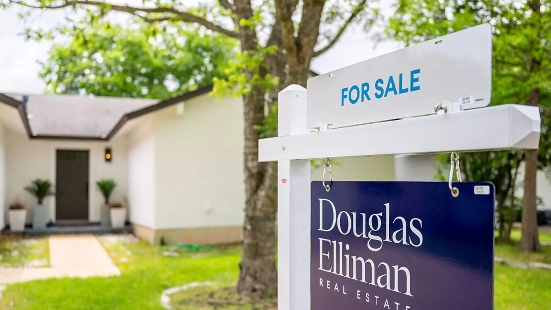 Housing Market Resilience: A Fragile Recovery Amidst Rising Rates